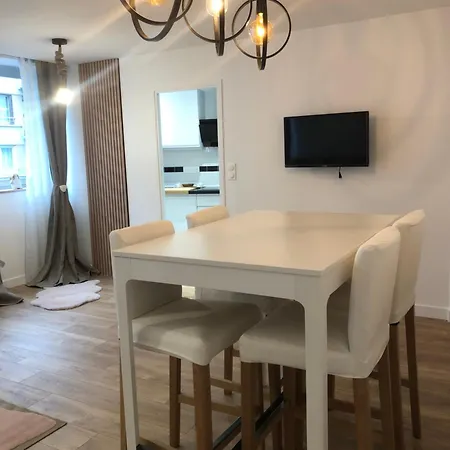 “l'appartement Du Bonheur” アパート *