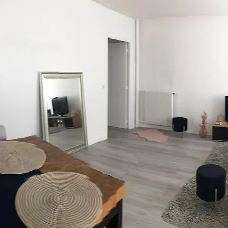 “l'appartement Du Bonheur” アパート *